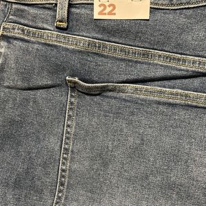 Lane Bryant signature fit boyfriend -mid-rise